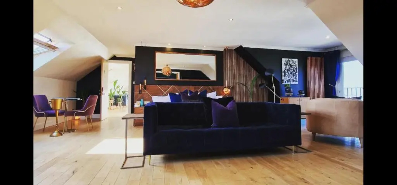 The Black Wolf Suite @ The Grumpy Schnauzer B&B