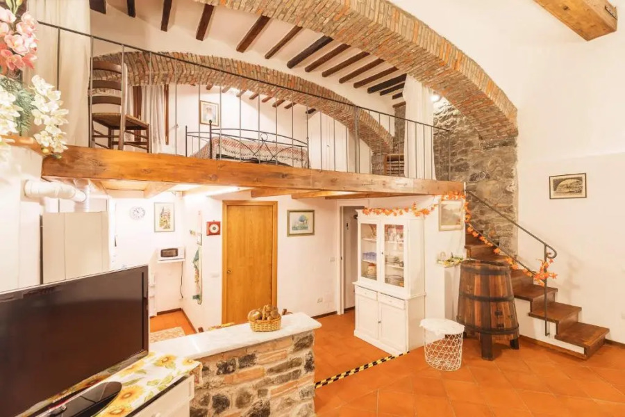 025- La casa di Esmeralda (011017-LT-0667)