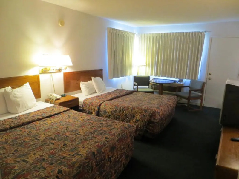 Waterfront Inn - Mackinaw City