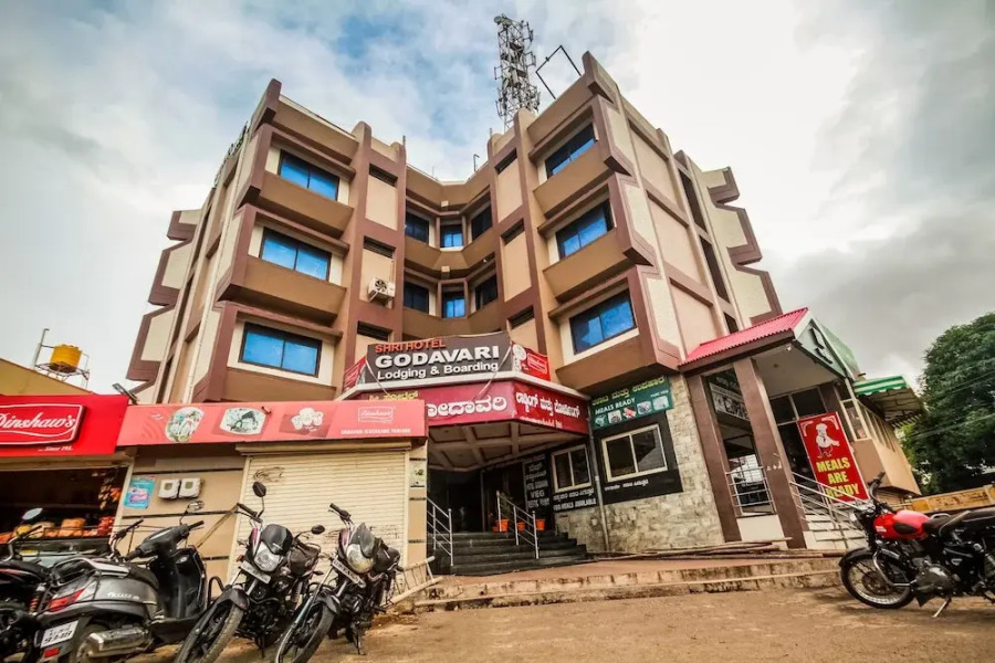 OYO 48043 Hotel Godavari