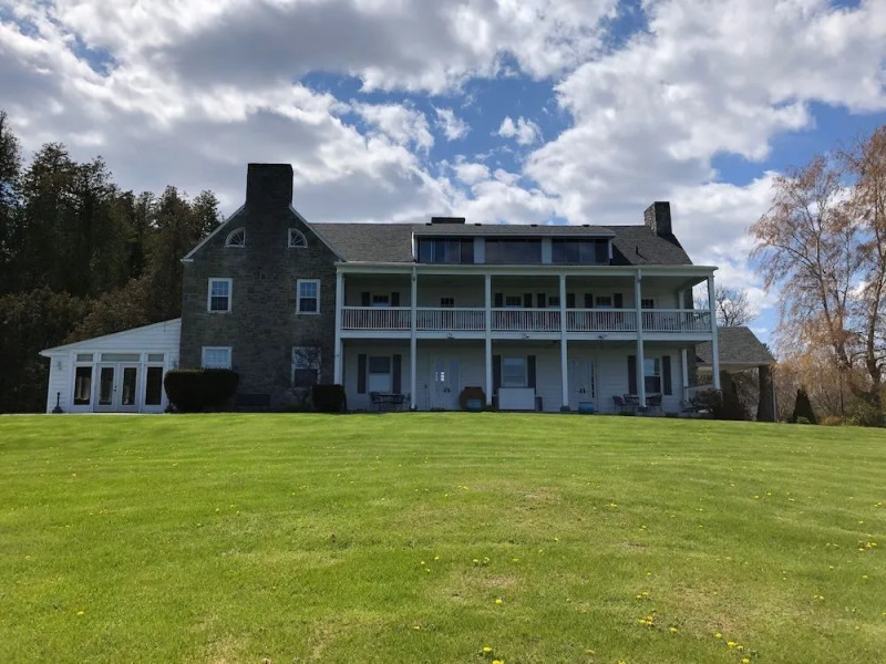 Valcour Inn & Boathouse