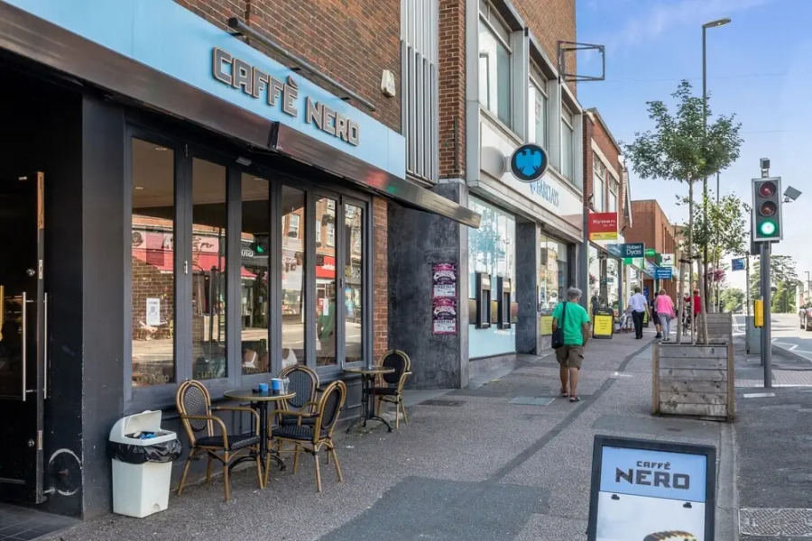 Hazelgrove Apartment | By Huluki Sussex Stays