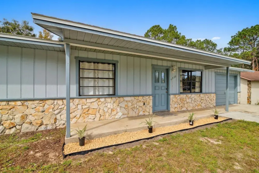 Charming Cottage Escape 3 Bedroom Home by RedAwning