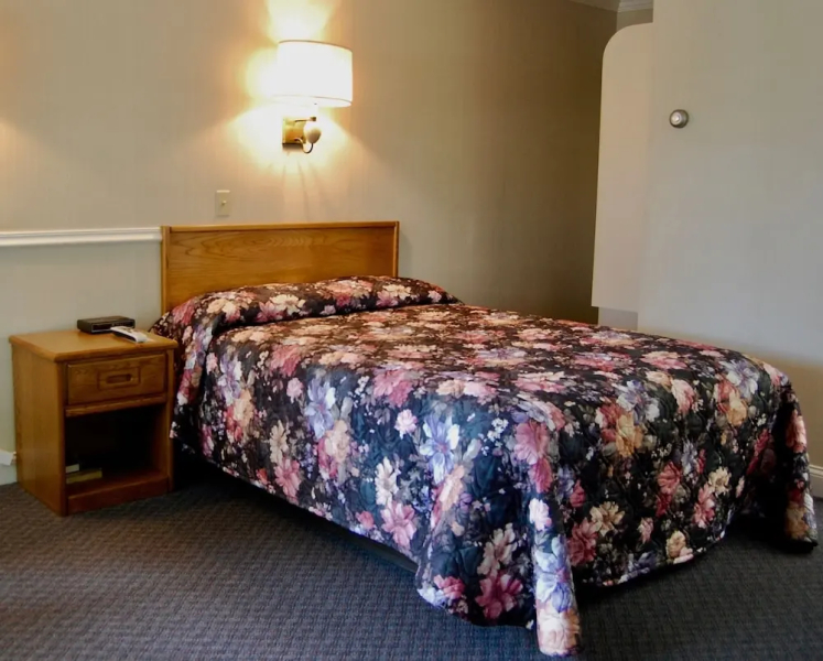 T-Bird Motor Inn