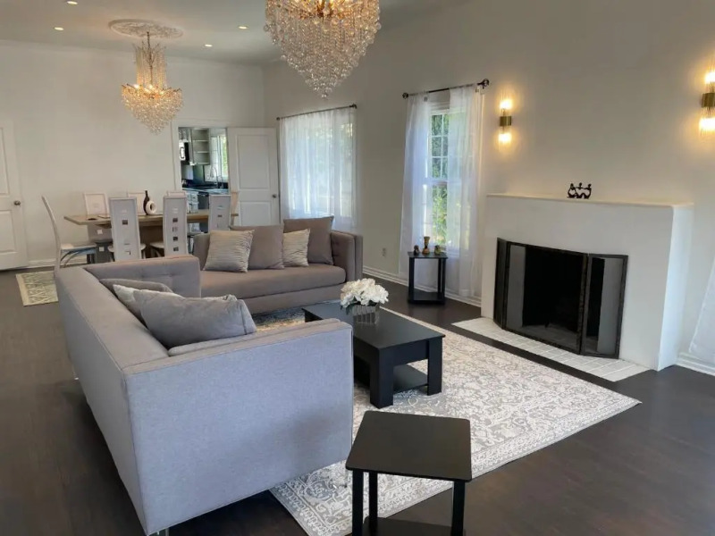 Contemporary 5 bed- 4 bath Beverly Hills Home