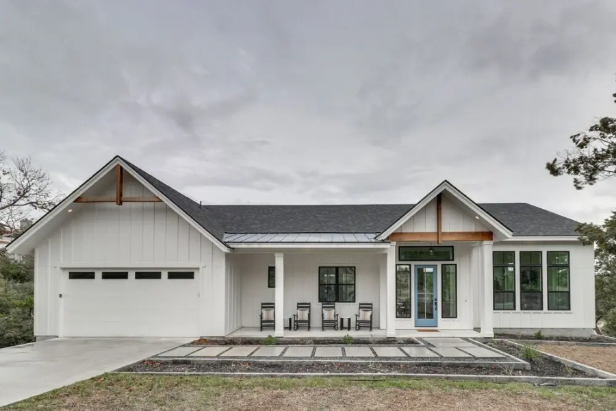 Walk to Beach: Farmhouse w Lake Travis Views