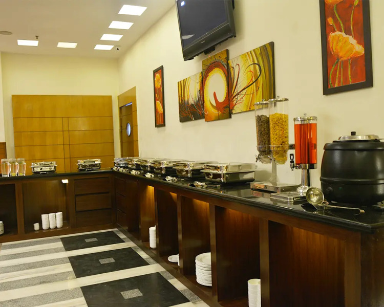 V One Hotel The competent Palace