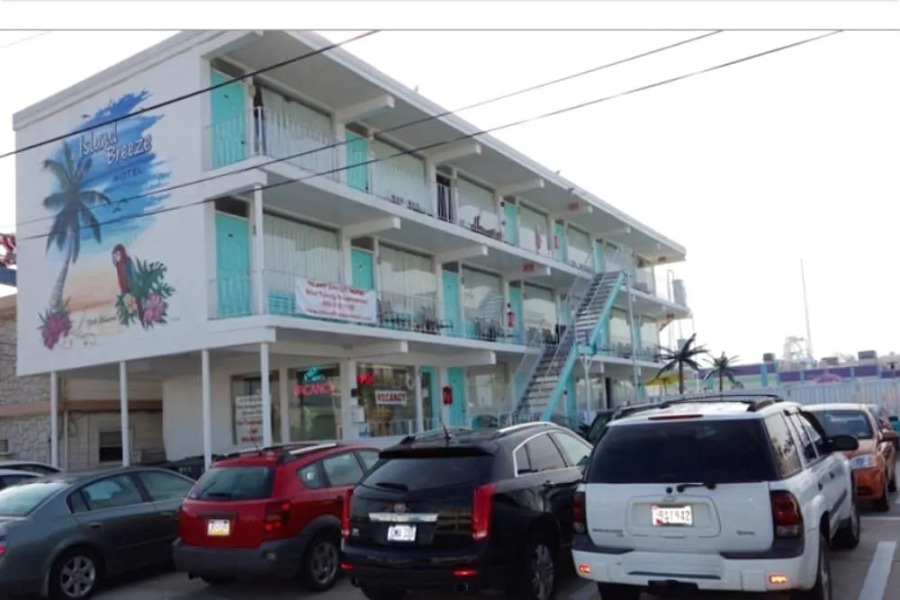 Island Breeze Motel