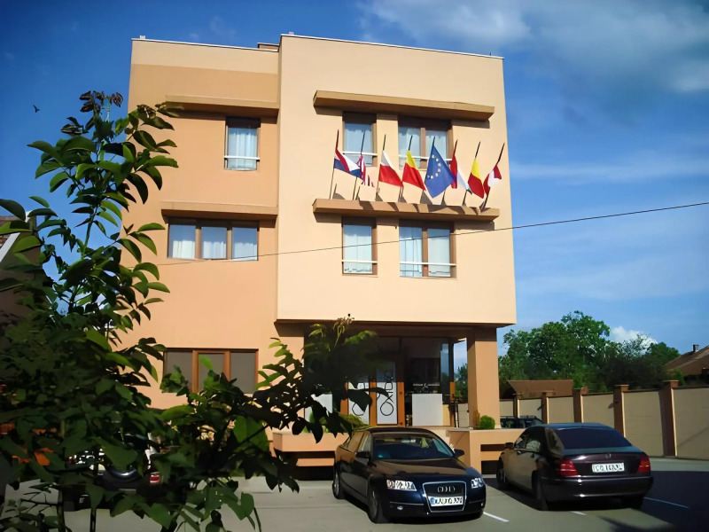 Hotel Oxford Inn & Suites