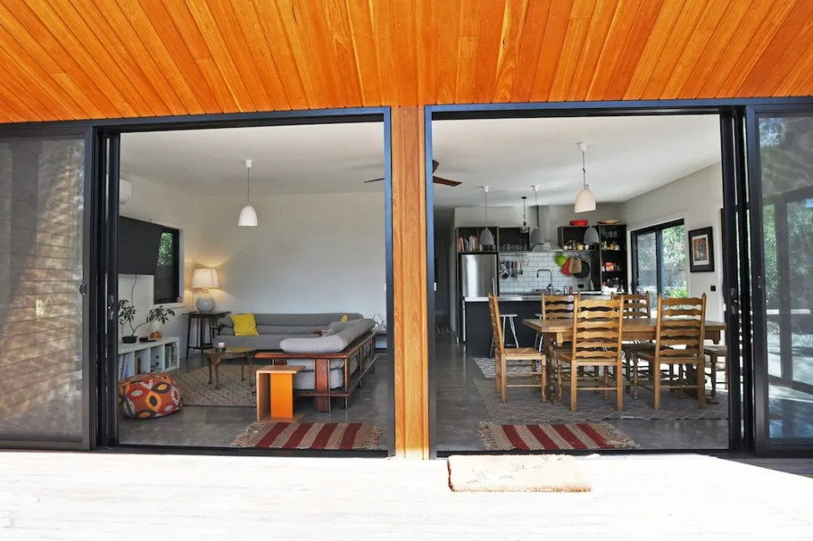 Armstrong'S - Close To Beach