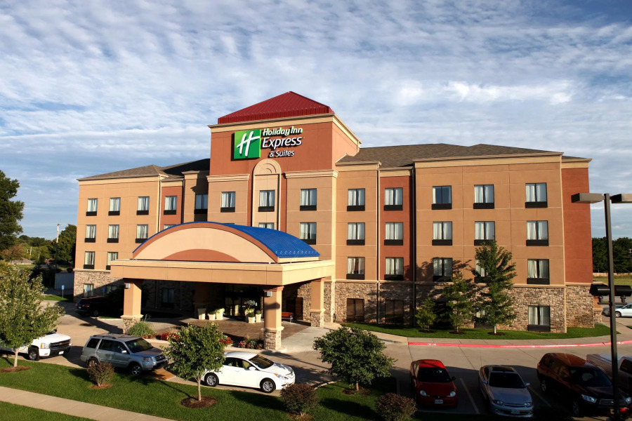Holiday Inn Express and Suites Springfield Medical District by IHG