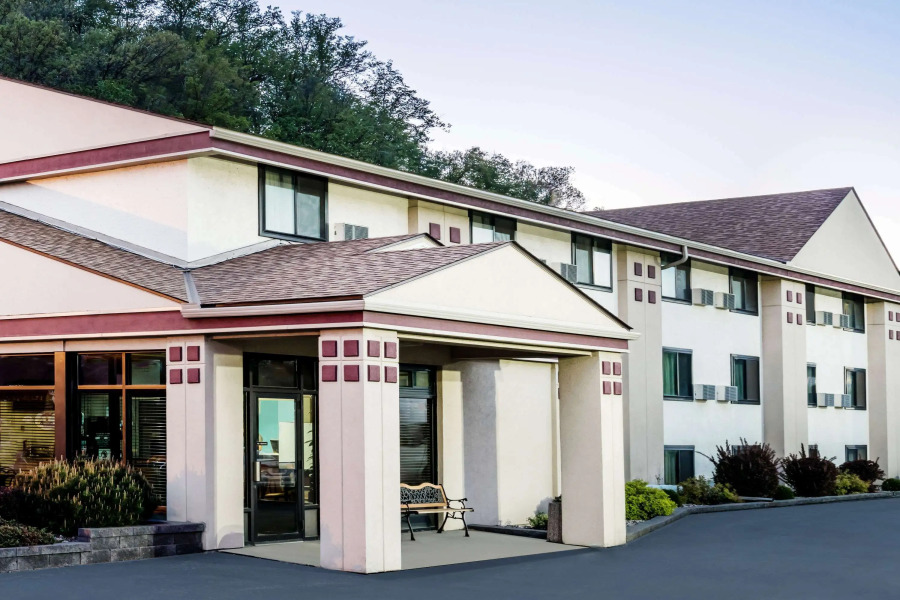 Super 8 by Wyndham Mankato