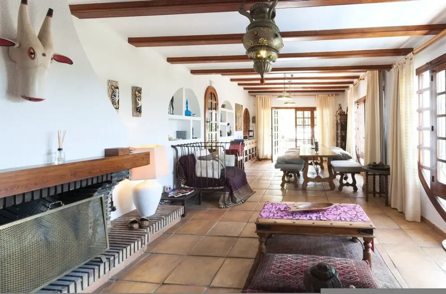 Casabra in Ador With 5 Bedrooms and 3 Bathrooms