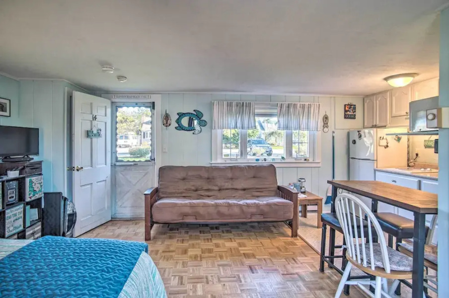 Romantic Cape Cod Studio w/ Patio, Near Beaches