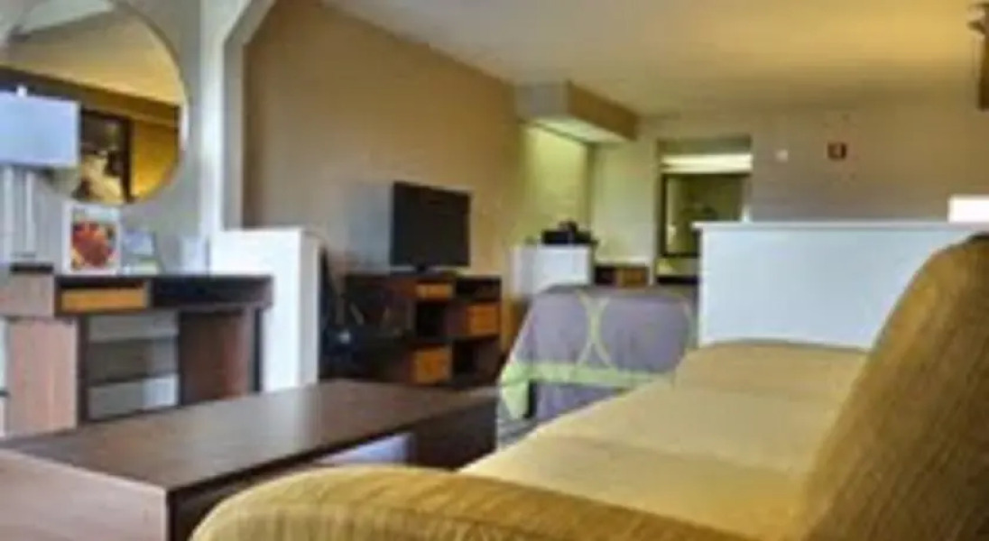 Super 8 at Dollywood Lane