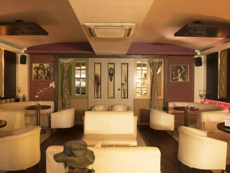 OYO Premium GS Road Near International Hospital