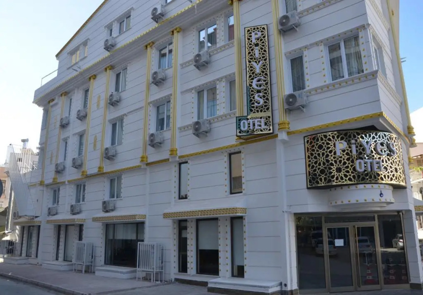 Piyes Otel