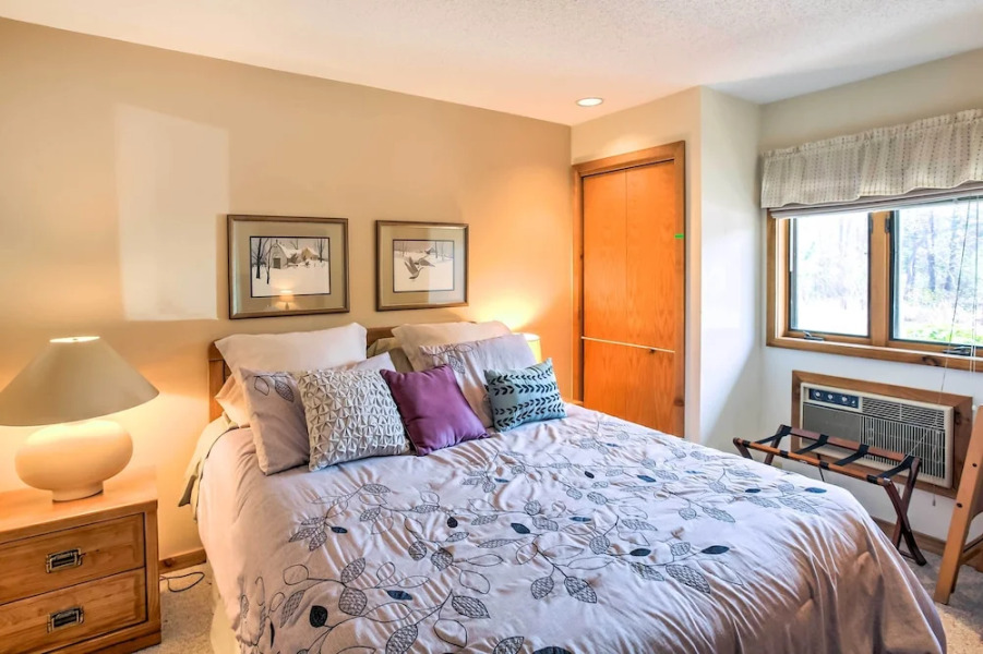 Condo on First Green w/ Deck at Schuss Mountain!