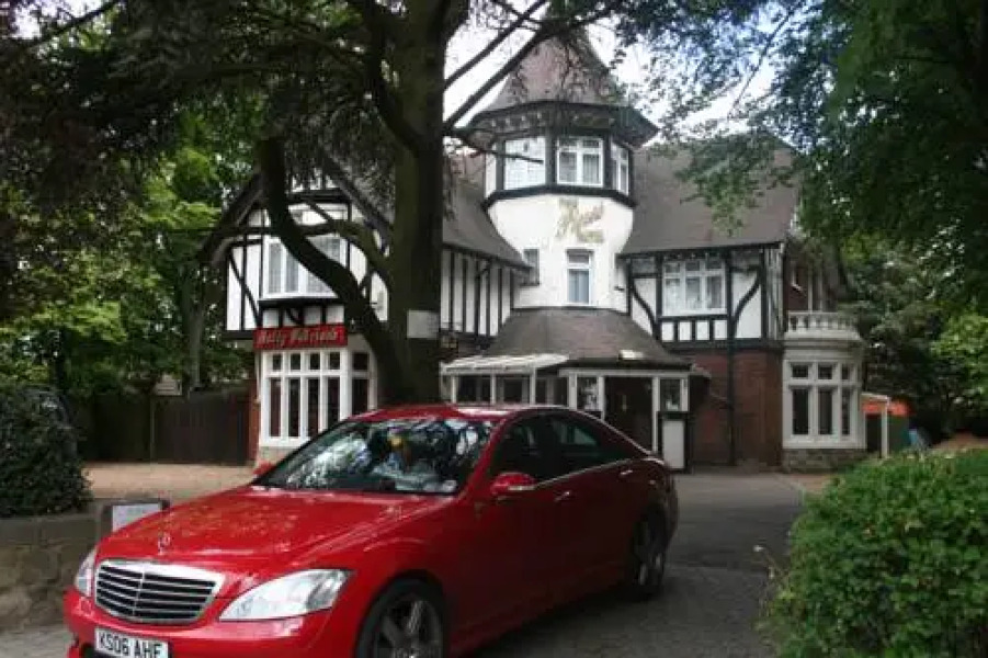 Pines Hotel Luton Airport