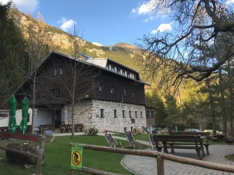 Valvasorjev dom pod Stolom