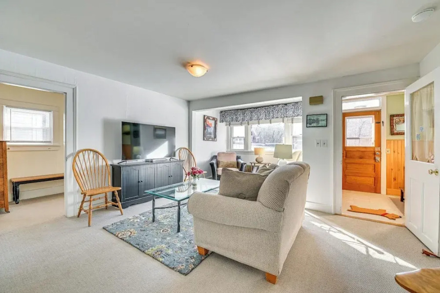 Walk to Town & River: Cozy North Creek Cottage