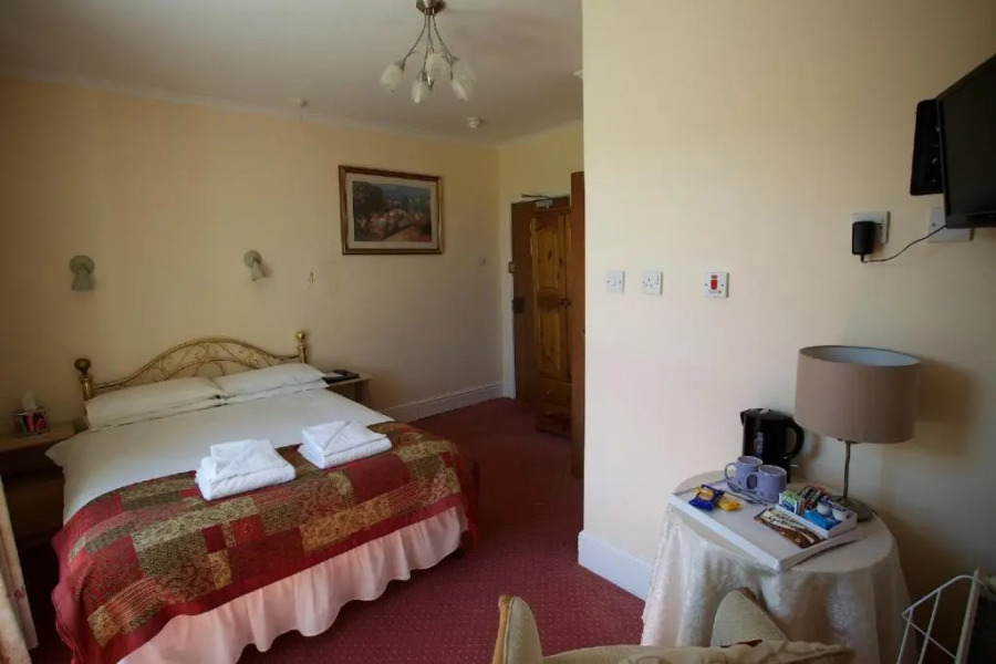 Maenllwyd Guest House