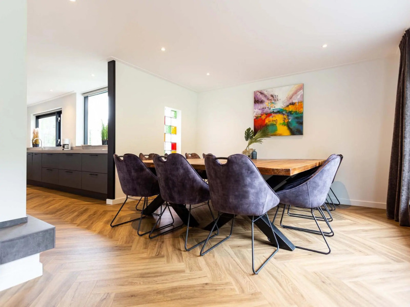 Holiday home with sauna and two hottubs, in a holiday park near the Veluwe