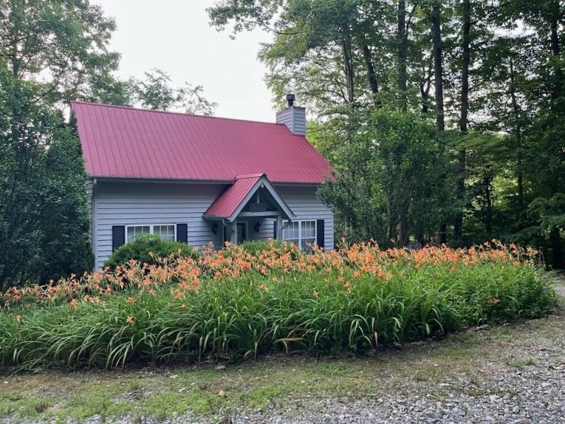 Lily Cabin at Blairsville 2 Bedrooms 2 Bathrooms Cabin