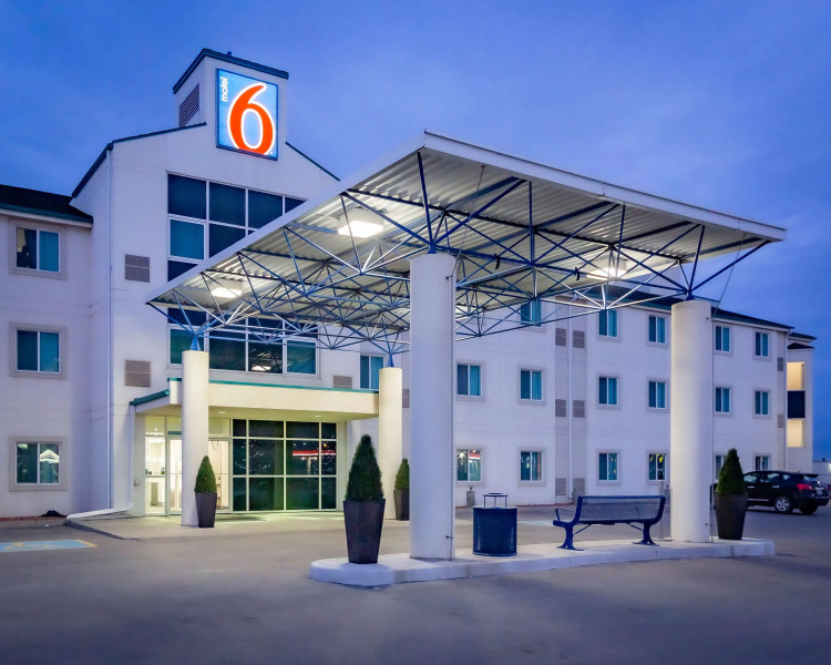 Motel 6 Saskatoon, SK