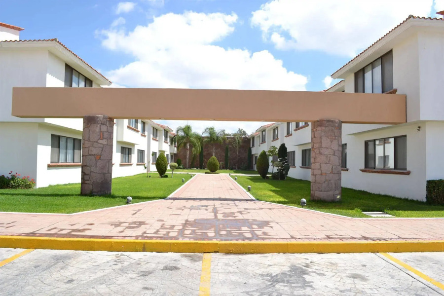 La Posada Hotel & Suites