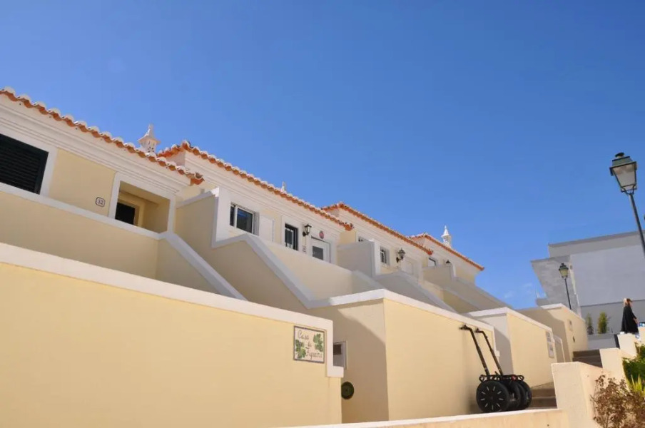 Casa Silwa - Chic 2BR Townhouse, Ocean Views, 5min to Beach & Pool