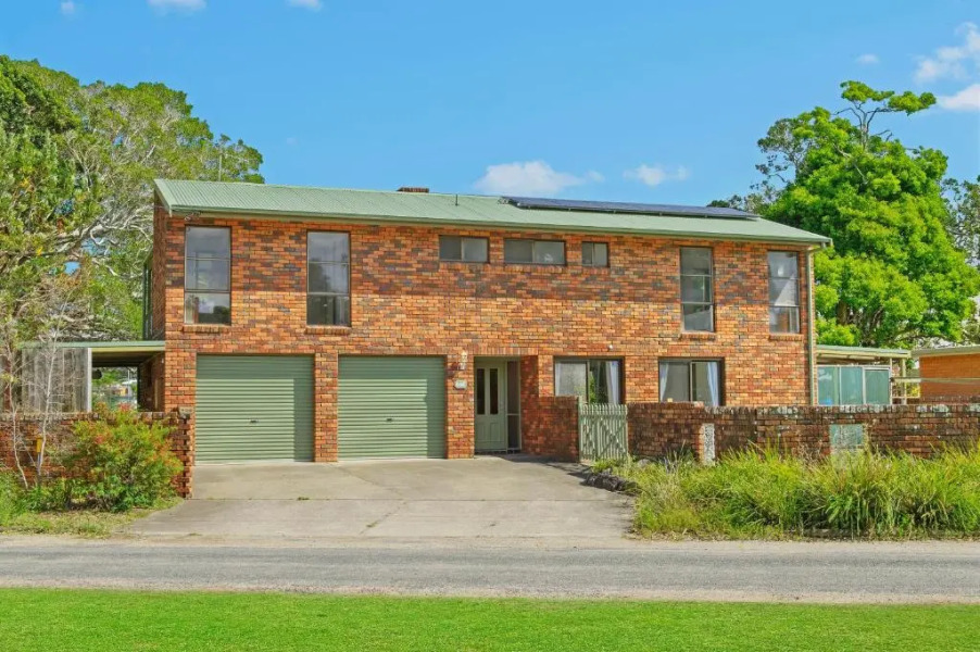 Punt House - riverfront home with ramp access