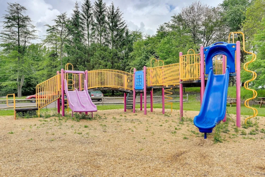Hot Tub & Game Room: Tobyhanna Vacation Home!