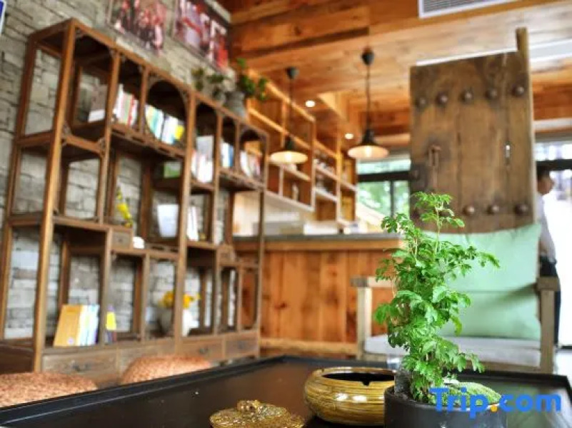 Sun Valley Expert Building