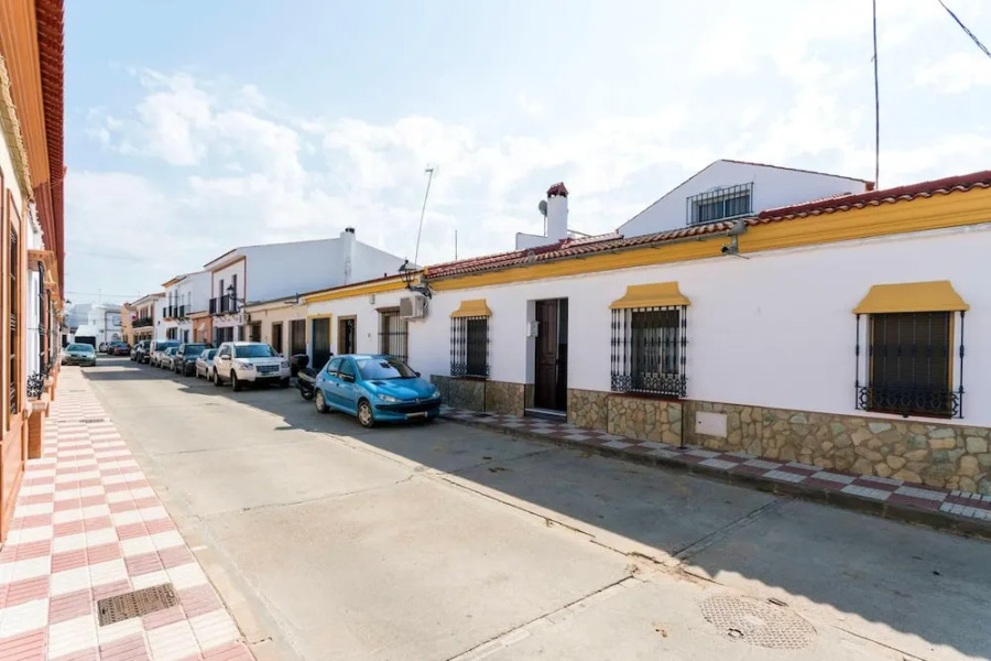 House With 6 Bedrooms in Villamanrique de la Condesa, With Private Pool and Enclosed Garden Near the Beach