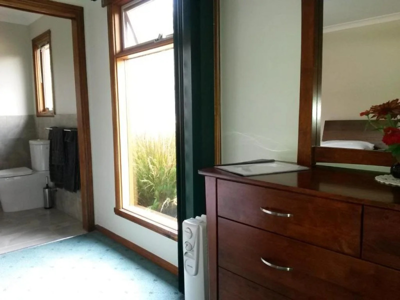 Eagle's Roost Farmstay B&B