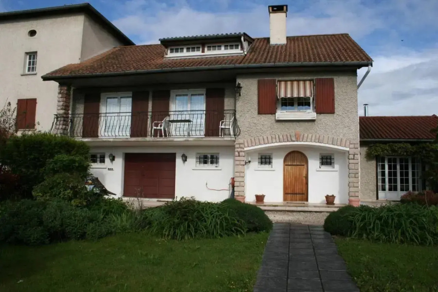 1 Bedroom House 20min Walk To Centre in Tournus (Adults Only)