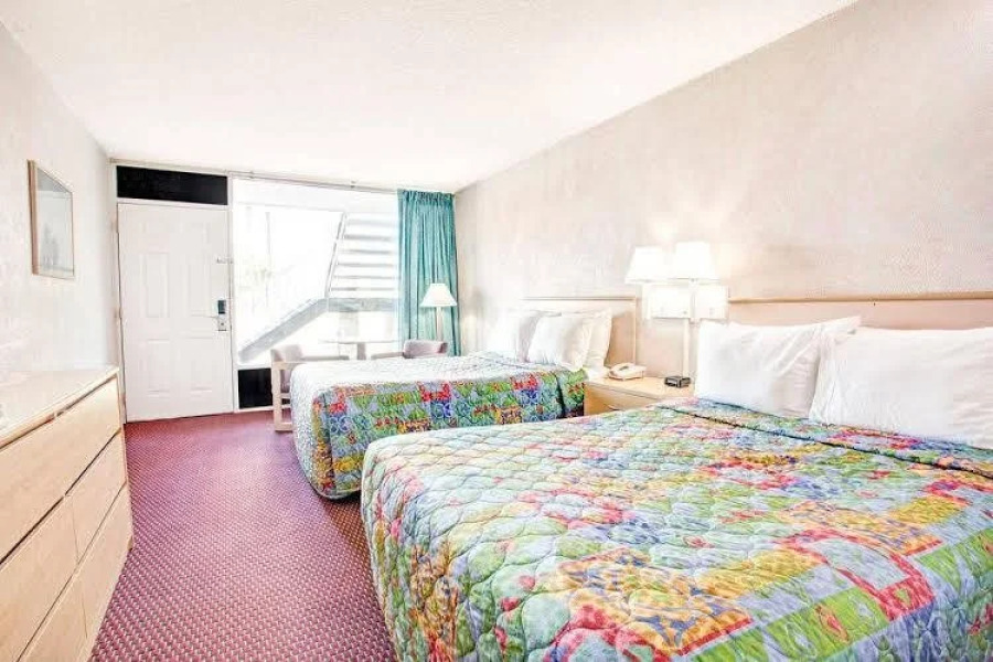 Knights Inn - Bradenton