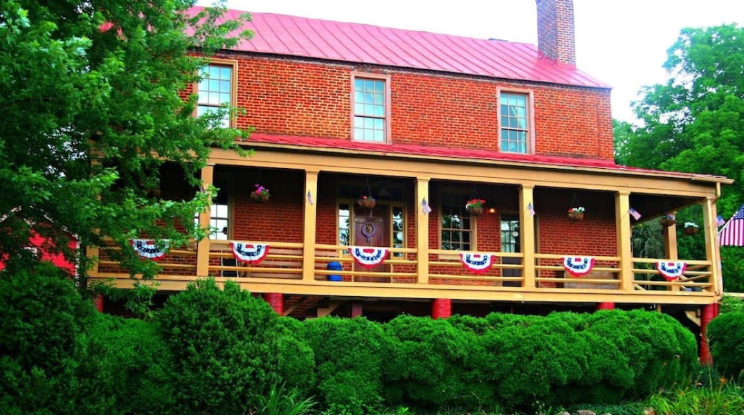 The Inn At The Crossroads