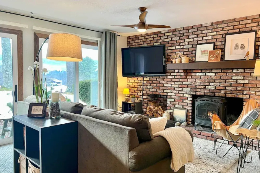 Glen Condo w/ Mountain Views: Walk to Story Land