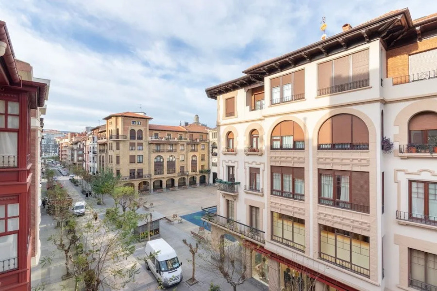 BILBAO BY THE SEA IV apartment by Aston Rentals
