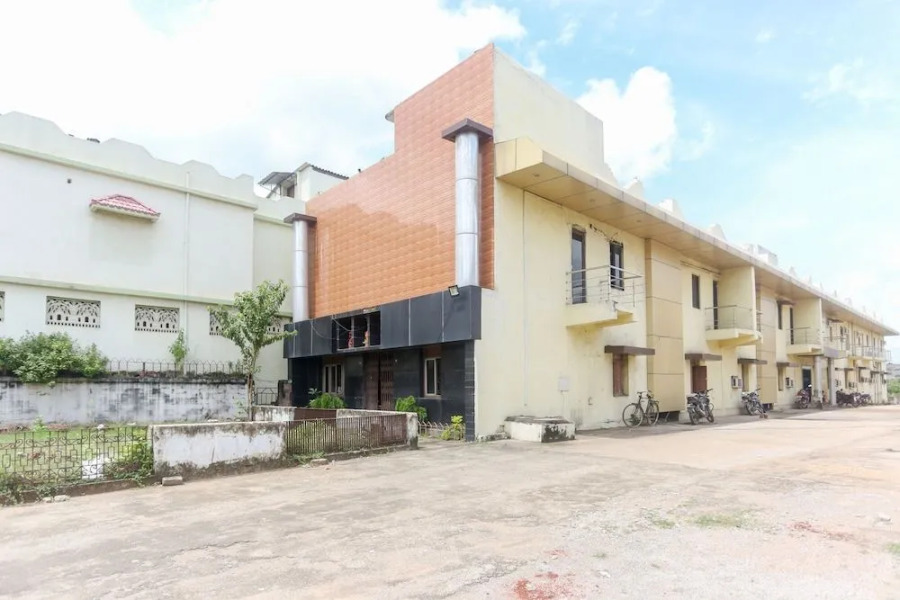 OYO 48884 Hotel Trishakti