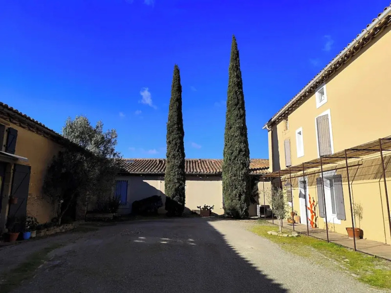 Les Grands Cyprès - chambres d'hôtes, bed and breakfast
