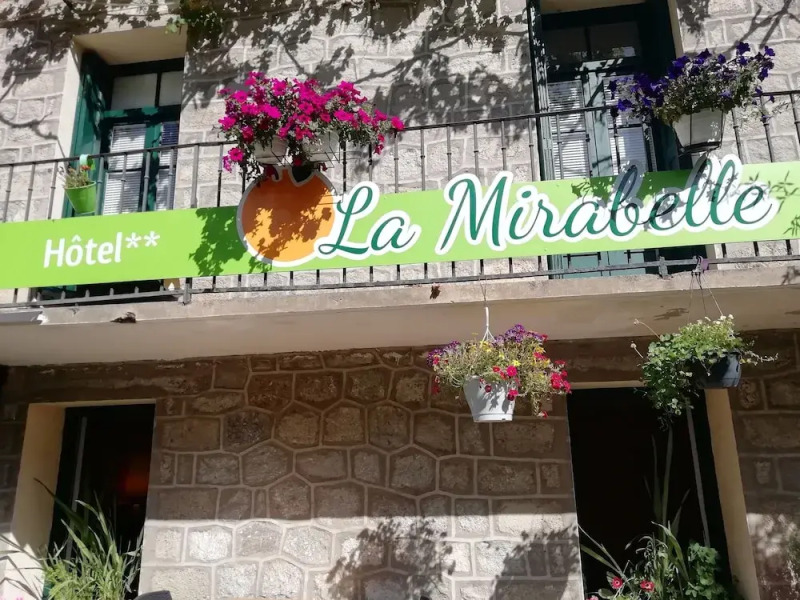 La Mirabelle-casteil Country House