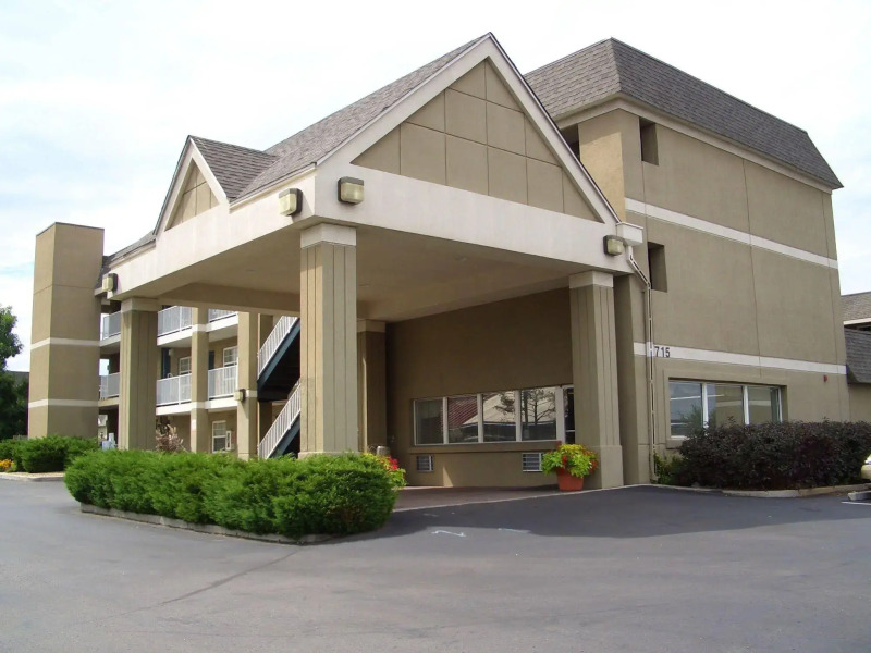 HomeTowne Studios by Red Roof Denver - Lakewood West