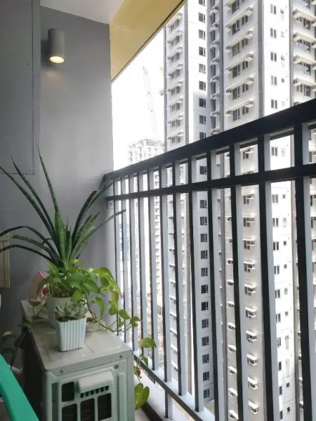 Cozy 1BR with balcony at Fame Residences