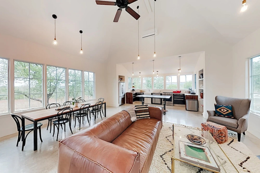 Hill Country Home - 3 Br home by RedAwning