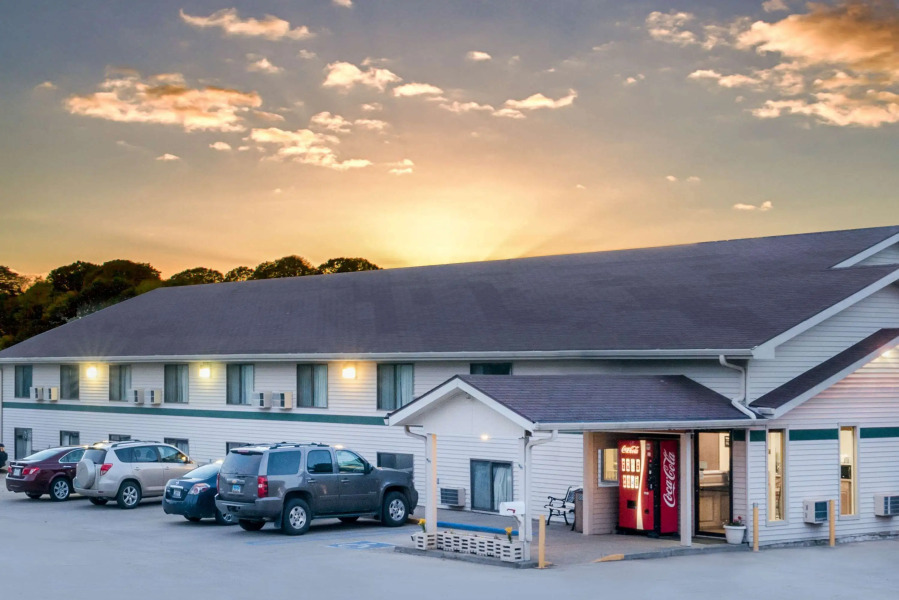 Super 8 By Wyndham Valley City