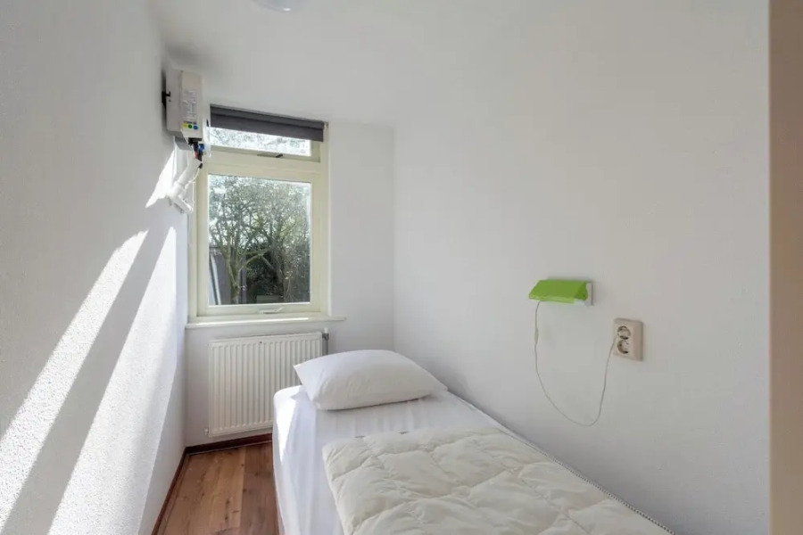 Bungalow With Sauna and Pool in Quiet Location