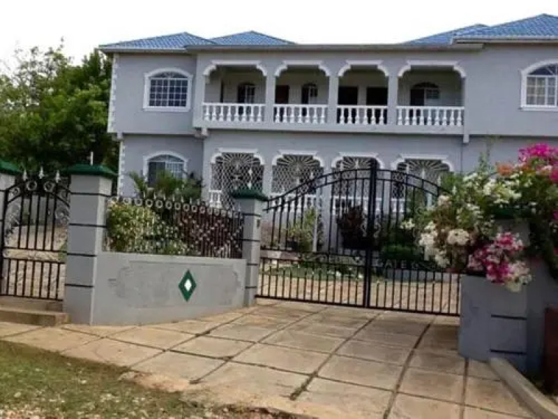 Edens Gate